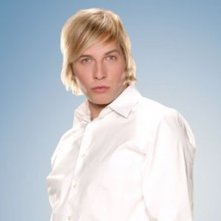 Una foto promozionale di Ryan Hansen per la serie TV Party Down