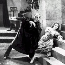 Lon Chaney e Mary Philbin in una scena di The Phantom of the Opera