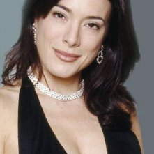un primo piano di Jaime Murray