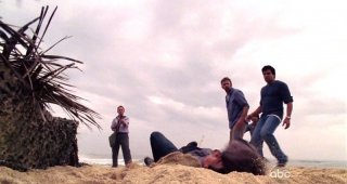 Una scena dell'episodio Dead is Dead di Lost