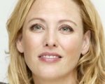 Virginia Madsen sfida la gravità