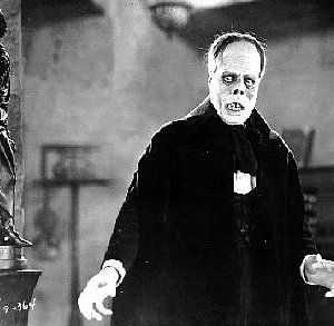 Lon Chaney è Erik in The Phantom of the Opera