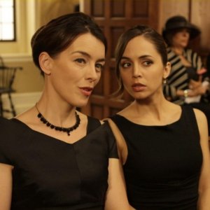 Olivia Williams ed Eliza Dushku nell'episodio Haunted di Dollhouse