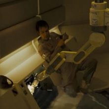 Sam Rockwell alle prese con la strumentazione dell'astronave di Moon
