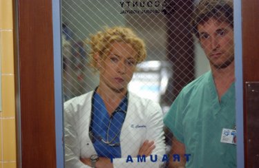 Alex Kingston con Noah Wyle nel serial E.R. Medici in prima linea