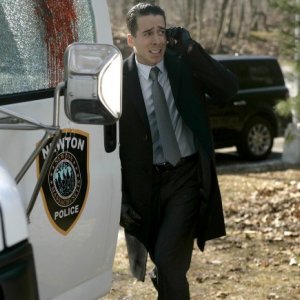 Kirk Acevedo in una scena dell'episodio Unleashed di Fringe