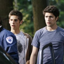 Matt Dallas e Jean-Luc Bilodeau in una scena dell'episodio 'Life Support' della terza stagione di Kyle XY