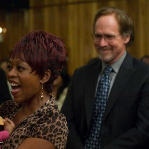 Alfre Woodard e Will Patton in una scena del film American Violet