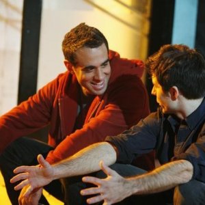 Bobby Cannavale e Rick Gomez in una scena dell'episodio The Tommy Brown Affair di Cupid