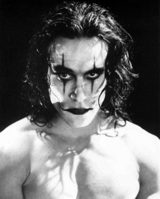 Brandon Lee è il leggendario protagonista de Il Corvo