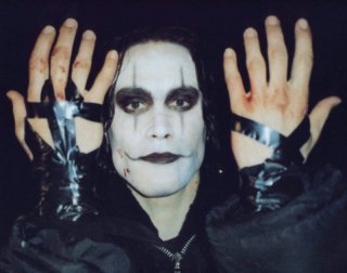 Brandon Lee è il protagonista de Il Corvo