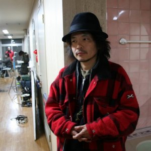 Il regista Sion Sono sul set del film Love Exposure (Ai no mukidashi, 2008)