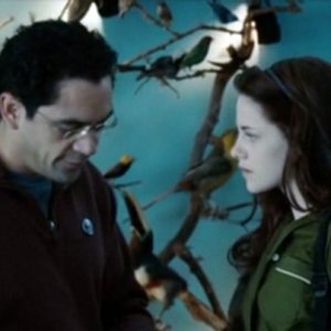 José Zúñiga e Kristen Stewart in una scena di Twilight
