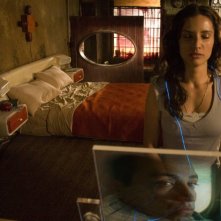 Leonor Varela in una scena del film Sleep Dealer