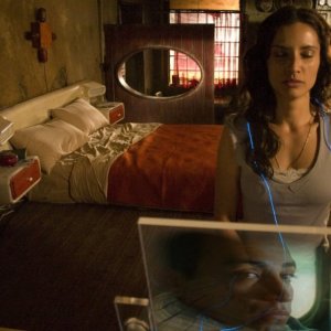 Leonor Varela in una scena del film Sleep Dealer