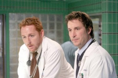 Scott Grimes e Noah Wyle in ER - medici in prima linea