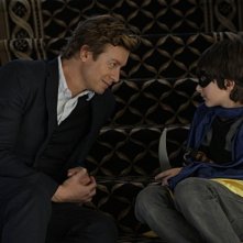 Simon Baker e Brandon Waters in un momento dell'episodio Scarlett Fever della serie The Mentalist