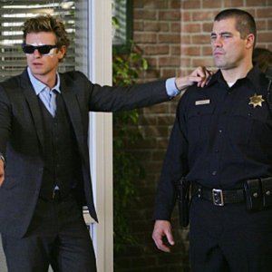 Simon Baker in una scena dell'episodio Bloodshot della serie The Mentalist