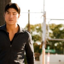 Brian Tee in un momento dell'episodio 'F-36, Sprint Left, T-4' della serie tv Crash