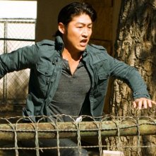 Brian Tee in una scena d'azione dell'episodio 'Ring Dings' della serie tv Crash