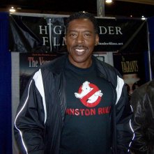 Ernie Hudson con la maglietta dei Ghostbusters