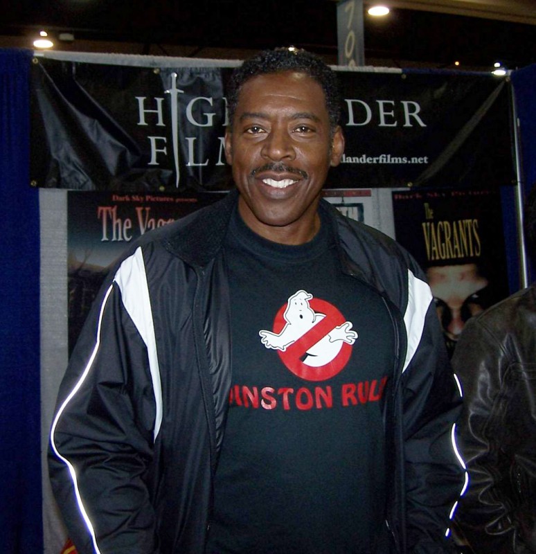 Ernie Hudson con la maglietta dei Ghostbusters