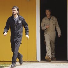 Jeremy Davies e Ken Leung in una scena dell'episodio The Variable di Lost