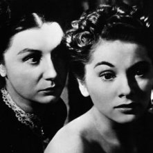 Joan Fontaine e Judith Anderson in una celebre sequenza di Rebecca, la prima moglie