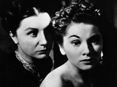 Joan Fontaine e Judith Anderson in una celebre sequenza di Rebecca, la prima moglie