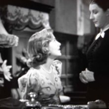 Joan Fontaine e Judith Anderson in una scena di Rebecca, la prima moglie