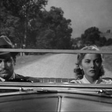 Joan Fontaine e Laurence Olivier in una scena di Rebecca, la prima moglie