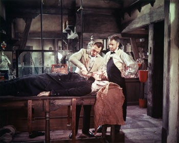 Peter Cushing In Una Immagine De La Maschera Di Frankenstein 112357