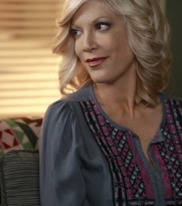 Tori Spelling in una scena dell'episodio Okaeri, Donna! di 90210