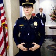 Beth Riesgraf in una scena dell'episodio 'Tornando a casa' della prima stagione di Leverage