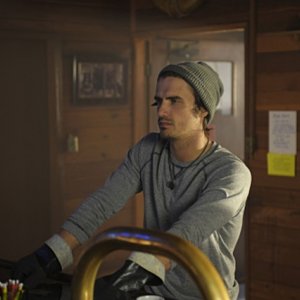 C.J. Thomason in una scena dell'episodio Crackle della serie Harper's Island