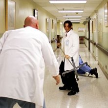 Christian Kane Insieme A Eliot Spencer In Una Scena Dell Episodio Tornando A Casa Della Prima Stagione Di Leverage 112677