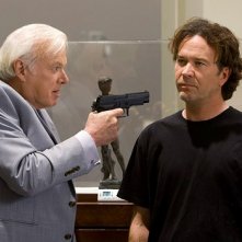 Da sinistra Kevin Tige e  Timothy Hutton in una sequenza dell'episodio ' The Second David Job ' della serie tv Leverage