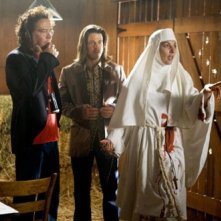 Gina Bellman, Timothy Hutton e Christian Kane  in una scena dell'episodio ' The Stork Job ' della serie tv Leverage