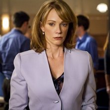 Lauren Holly in un momento dell'episodio 'The Juror #6 Job' della prima stagione di Leverage