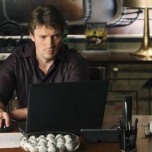 Nathan Fillion in una scena dell'episodio Hell Hath No Fury della serie Castle