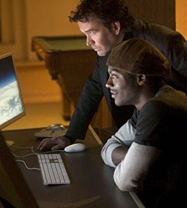 Timothy Hutton insieme ad Aldis Hodge nella premiere della serie Leverage, episodio: The Nigerian Job