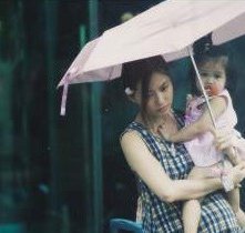 Una scena del film True Women for Sale