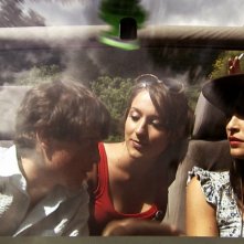 Dal film IN THE MARKET: David, Nicole e Sarah nella jeep (Marco Martini, Elisa Sensi e Rossella Caiani)