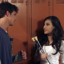 Daren Kagasoff e Francia Raisa in una scena dell'episodio Innamorarsi  de La vita segreta di una teenager americana