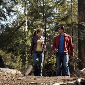 Erica Durance e Tom Welling nell'episodio ' La ragazza di Krypton ' della settima stagione di Smallville
