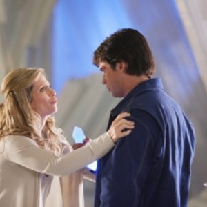 Helen Slater e Tom Welling  in una scena dell'episodio ' L'anello Blu ' della settima stagione di Smallville