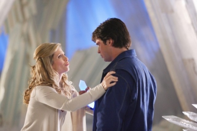 Helen Slater e Tom Welling  in una scena dell'episodio ' L'anello Blu ' della settima stagione di Smallville