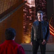 James Marsters e di spalle Tom Welling in una scena d'azione dell'episodio ' Veritas ' della settima stagione di Smallville