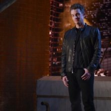 James Marsters in una scena d'azione dell'episodio ' Veritas ' della settima stagione di Smallville