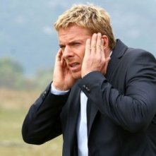 Kaspar Capparoni in un momento della fiction Al di là del lago